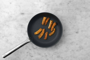 Fischstäbchen frittieren