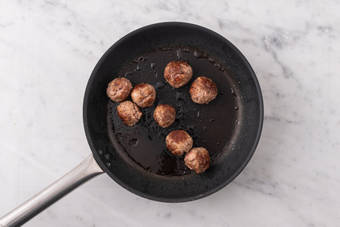 Hackbällchen braten