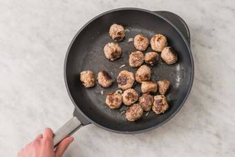 Hackbällchen braten