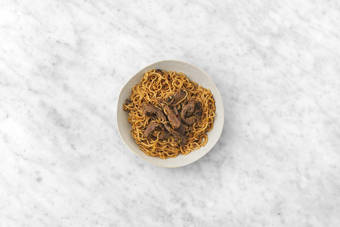 Tout le monde à table !