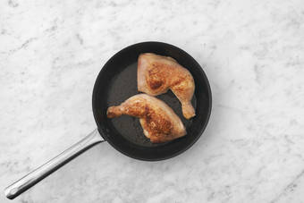 La poêle prend le relais