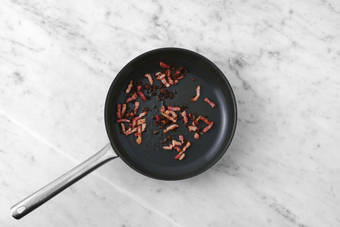 La poêle prend le relais 