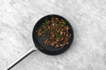 La poêle prend le relais