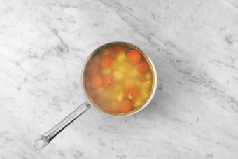 Lessare patate e carote