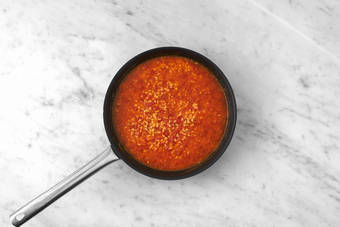 Le bouillon s'en mêle