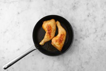 La poêle prend le relais