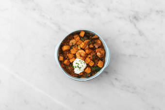 Prepara la salsa y emplata