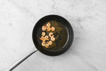 Cocina los langostinos