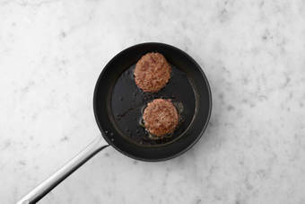 Duitse steak haché bakken