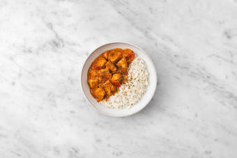 Agrega la salsa y emplata