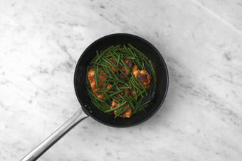 Aggiungere i fagiolini