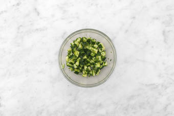 Für den Gurkensalat