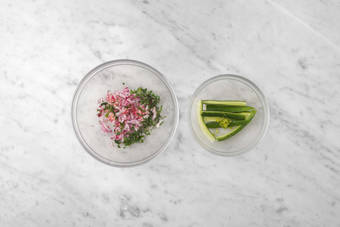 Für den Gurkensalat