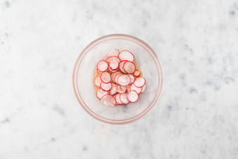 Marinate radishes