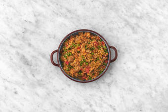 Cocina el arroz y emplata