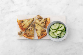 Tout le monde à table !