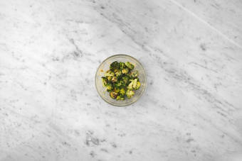 Broccoli herausnehmen