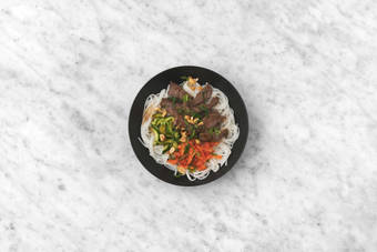 Tout le monde à table !