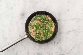 Make shrimp and mushroom sauce