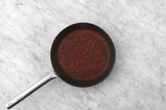 Preparare il sugo alla diavola