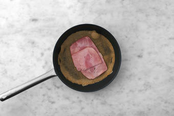 La poêle prend le relais