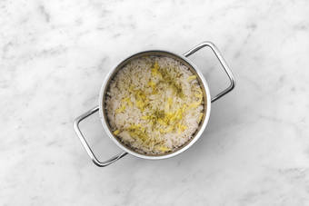 Le riz passe à la casserole