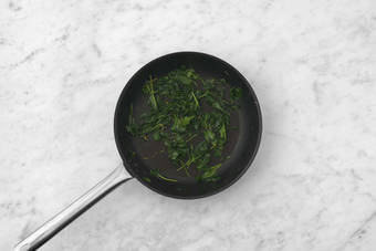 La poêle prend la suite 