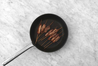 Grigliare gli arrosticini