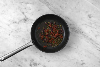 Mit der Sauce beginnen