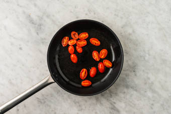 Cuocere i pomodorini
