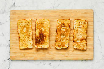 Toast buns