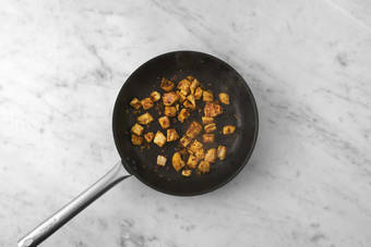 La poêle prend le relais