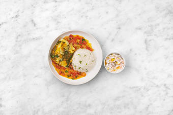 Tout le monde à table !