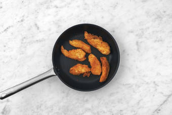 La poêle prend le relais