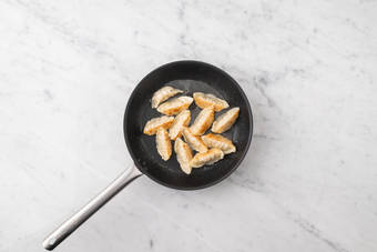 Cook the vegetable gyozas