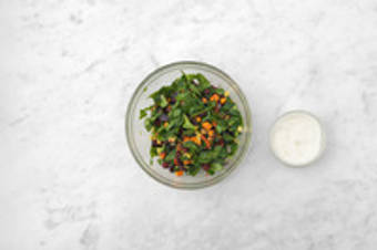 Make the yoghurt dressing