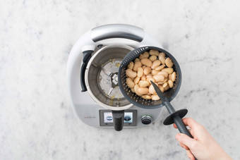 Für den Bohnen-Hummus