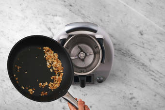  Für das Petersilien-Mandel-Öl 