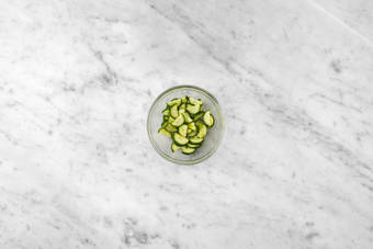 Für den Gurkensalat