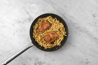 Fleisch & Spätzli braten