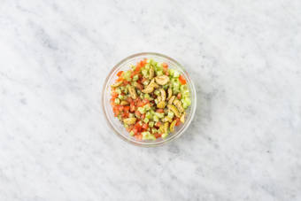 Assemblare l'insalata