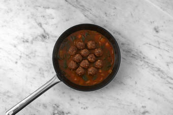 Aggiungere le polpette