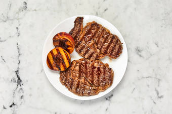 Grill steak and stonefruit