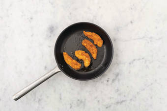 Cook the plant-based crumbed chick'n
