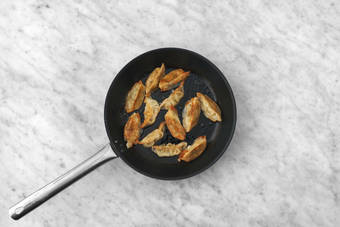 Cook the gyozas