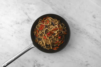 Nudelpfanne vollenden