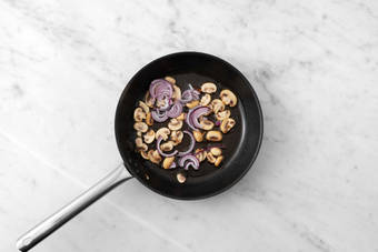 Ui en champignons bakken