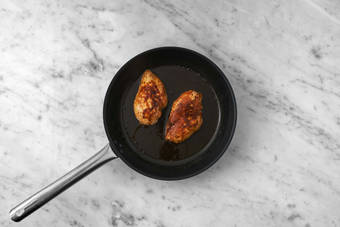Hähnchenbrust anbraten