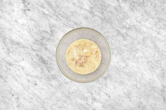 Préparer l'appareil à clafoutis