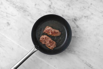 Rindersteak anbraten